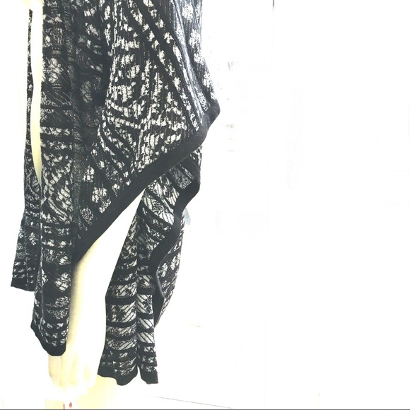 Chico’s Light Weight Black White Knitted Ruana 1 - Picture 7 of 7
